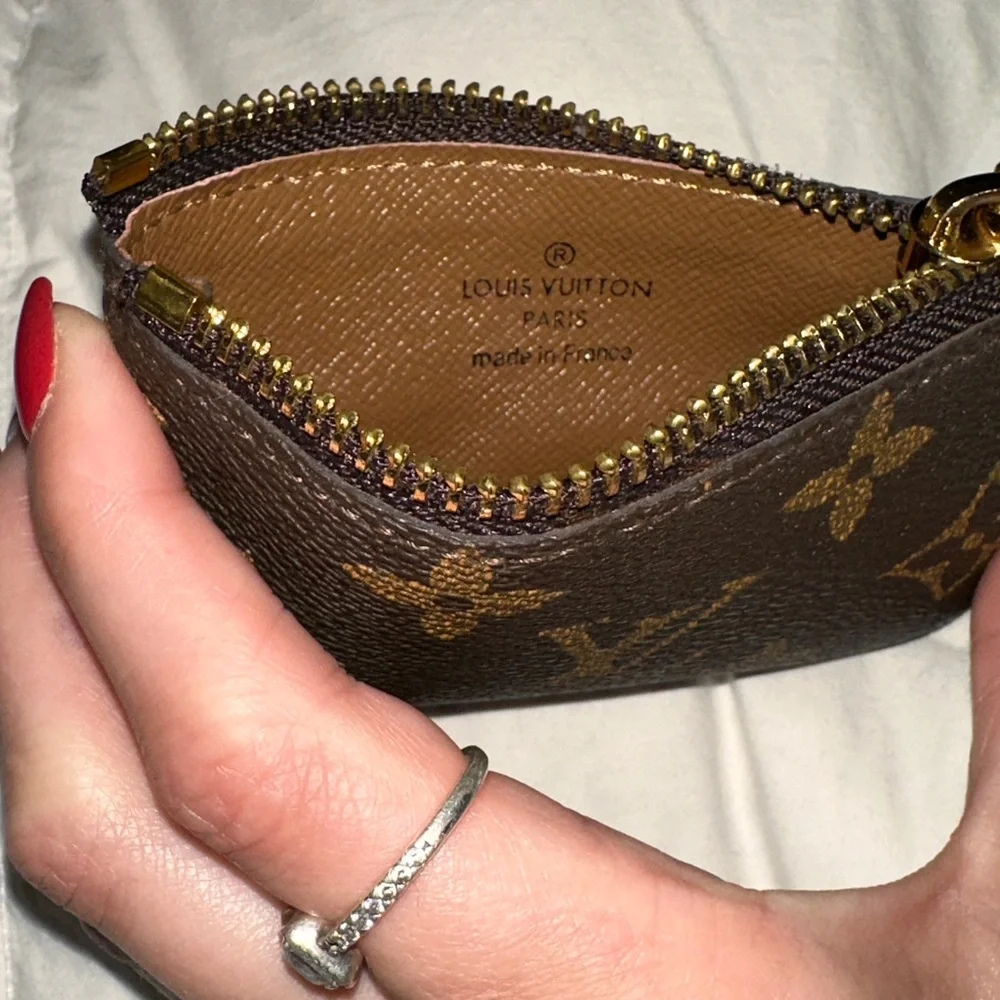 🩵SOLD🩵LOUIS VUITTON | Monogram Canvas Key Pouch code FL4220 - Picture 5 of 9